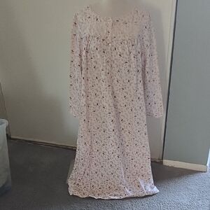 Vintage cardinal nightgown